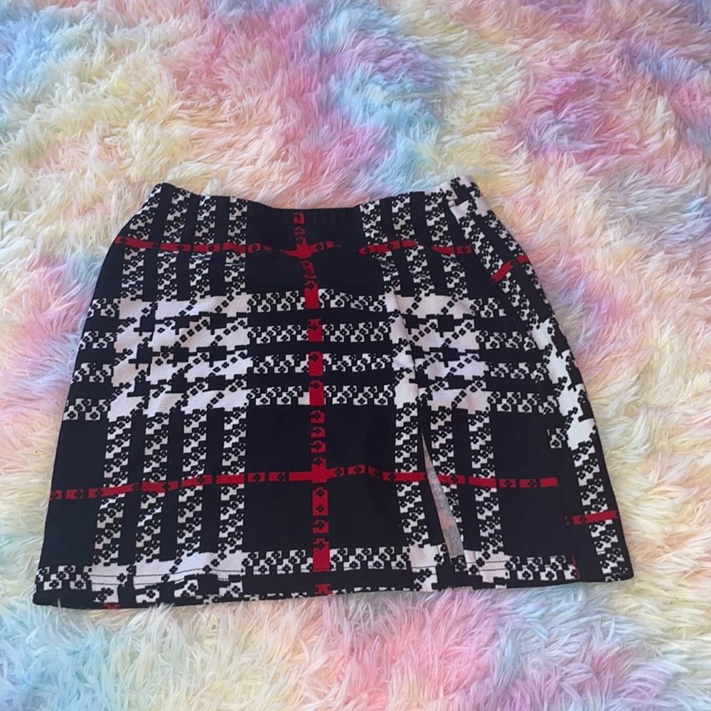 Black, White & Red ❤️ Mini Skirt